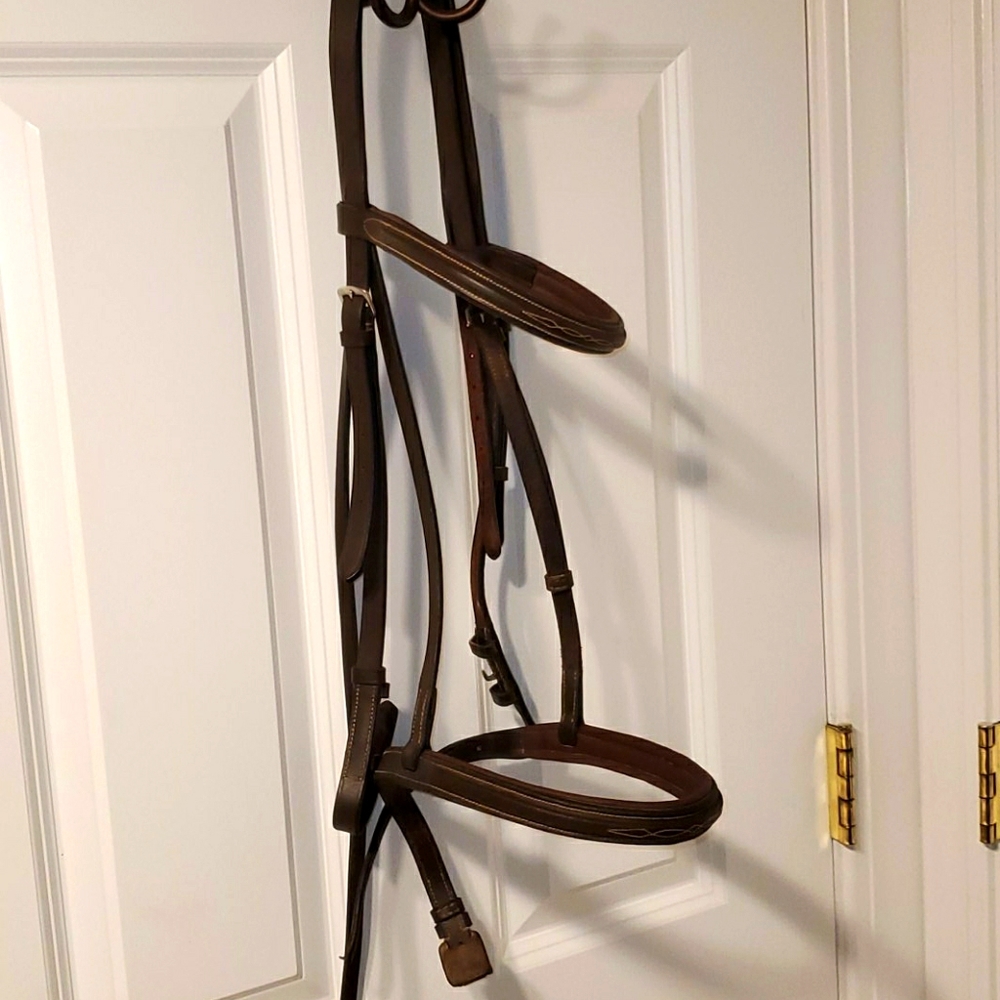 Leather raised fancy stitch bridle
